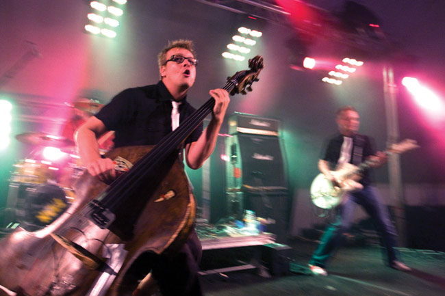Pete kiikuttaa bassoa
Avainsanat: Francine Kouvola Summer of rock Pete Petri Salomaa Antti Ana Kukkola Tude Usvaala 