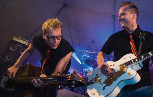 Kato näin!
Avainsanat: Francine Ana Kukkola Pete Salomaa rockabilly rock'n'roll läskibasso pystybasso näyttävä show