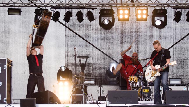 Loppuasento
Francine, Kotka Rockfestival 2010
Avainsanat: Francine Kotka rockfestival Katariina Pete Salomaa Antti Ana Kukkola Tude Usvaala