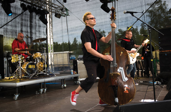 Rock'n'rollia vastatuuleen
Vantaalla oli Myötätuulirock ja Kotkassa Vastatuulirock
Avainsanat: Francine Kotka rockfestival Katariina Pete Salomaa Antti Ana Kukkola Tude Usvaala