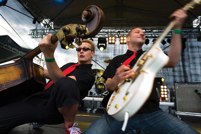 Pete tulee ja Ana jo menee
Francine lähes lähikuvassa 2010
Avainsanat: Francine Kotka rockfestival Katariina Pete Salomaa Antti Ana Kukkola