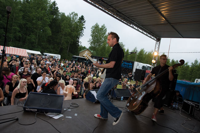 Francine ja Löytyn väkeä
Löytty open air 2009
Avainsanat: Löytty open air Elimäki kouvola Francine yleisö Francine ja Löytyn väkeä
Löytty open air 2009
Avainsanat: Löytty open air Elimäki kouvola Francine yleisö