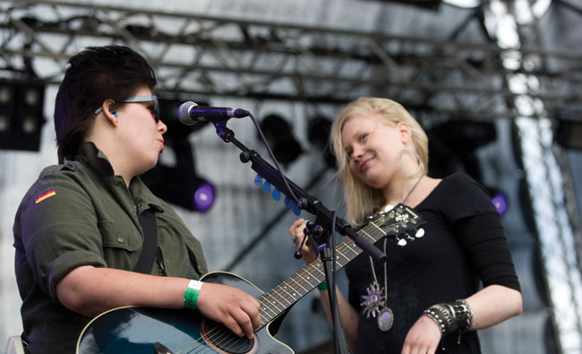 Kohtaaminen lavalla
Sanni Kopsa ja Rosa Eskola
Avainsanat: The Freza Kotka rockfestival Rosa Eskola Sanni Kopsa 