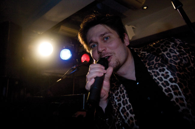 Ah kuinka herkkkää!
Visa Eero Antero Luttinen
Avainsanat: Gepardi Banketti cover Kotka Visa Eero Antero Luttinen