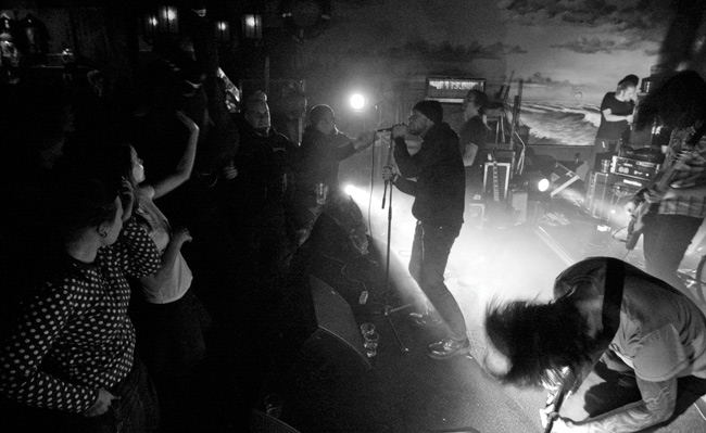 Guided by fire
... ja Kesto-Klubin väki menee mukana.
Avainsanat: Ghost Brigade Kairo Kotka Kesto-klubi melodic death metal yleisä mv