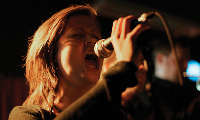 Melko tosissaan
Matleena Muhli
Avainsanat: Go-Go Heads Funk Soul Matleena Muhli laulaja tosissaan suu auki täysillä