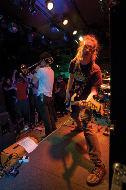 Basisti-show
Goon
Avainsanat: Goon Kairo Kesto-klubi ska basisti