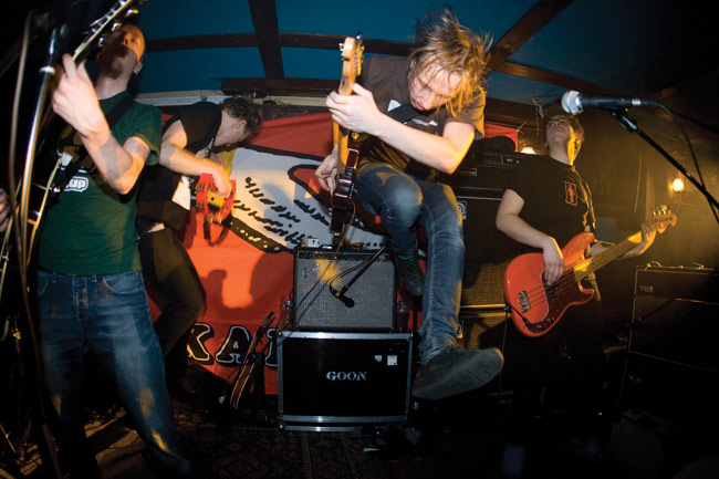 Hypyttää
Avainsanat: Goon Sam's pub Karhula Kotka Jussi Hartonen Juho Jantunen Tatu Ljokkoi hypätä hyppy