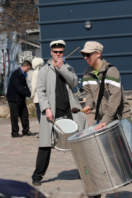 Rumpusoolo
Avainsanat: Groove Percussion Band rumpusoolo patarumpu rytmi Harri Setälä vappu Rumpusoolo
Avainsanat: Groove Percussion Band rumpusoolo patarumpu rytmi Harri Setälä vappu