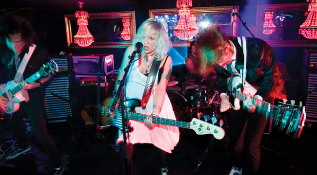 Haloo Helsinki!
Haloo Helsinki!, Ilon Talo, Kotka 2008.
Avainsanat: Haloo Helsinki! Ilon Talo Kotka Elli Jere Jukka Perjantaina kaunis vauhdikas Leo