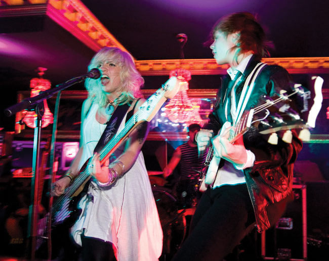 Elli ja Jere
Haloo Helsinki, Kotka 2008.
Avainsanat: Haloo Helsinki! Ilon Talo Kotka Elli Jere Jukka Perjantaina