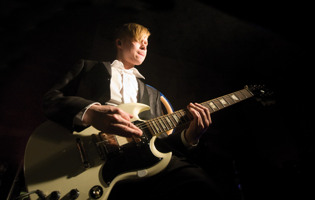 Skittaa kieli keskellä suuta
Avainsanat: Haloo Helsinki! Amarillo Kotka kitaristi vauhdikas kieli