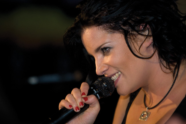 Suunnattu katse
Amarillo, Kotka 2008.
Avainsanat: Hanna Pakarinen Idols kaunis söpö seksikäs kasvot Amarillo Kotka uudenvuodenyö uusi vuosi