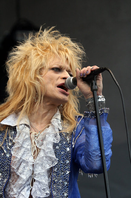 Michael ärisee
Avainsanat: Michael Monroe Hanoi Rocks pitkätukka vaaleatukkainen röyhelöpaita I can get it