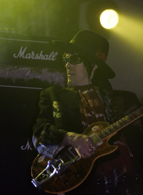 Mies ja Marsu
Andy
Avainsanat: Andy McCoy Hanoi Rocks Marshall Marsu lasit kitaristi hattu vahvistin
