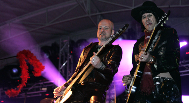 Andyt
A.C. ja McCoy, Alppiruusu, Elimäki 2006.
Avainsanat: Hanoi Rocks Andy McCoy Christell AC Elimäki Alppiruusu Andyt Andyt
A.C. ja McCoy, Alppiruusu, Elimäki 2006.
Avainsanat: Hanoi Rocks Andy McCoy Christell AC Elimäki Alppiruusu Andyt