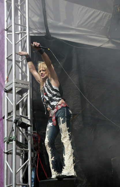 Auringossa
Michael Monroe laulaa ja laulattaa.
Avainsanat: Michael Monroe aurinko Hanoi Rocks laulattaa kiivetä