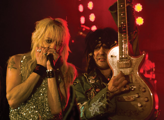 Rokin kauhukakarat
Michael Monroe ja Andy McCoy
Avainsanat: Hanoi Rocks Michael Monroe Andy McCoy huuliharppu skitta soolo näyttää nostaa