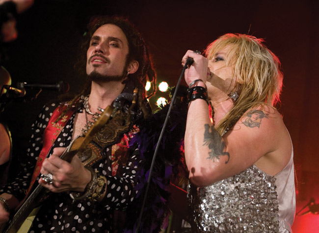 Conny ja Mike
Avainsanat: Hanoi Rocks Roxx Michael Monroe Conny Bloom Amarillo Kotka Street poetry