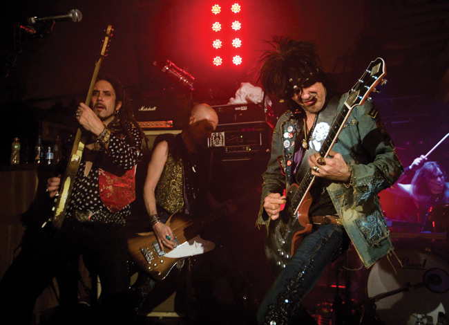 "We got the fire, a burning desire"
"... to get up and dance on the highwire"
Avainsanat: Hanoi Rocks Roxx Andy A.C. Christell Conny Bloom Andy McCoy Amarillo Kotka Street poetry highwire
