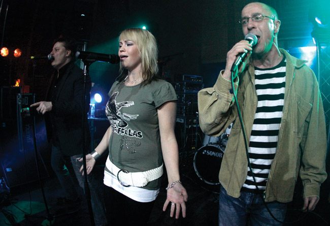 Hausmylly 2007
Ysäri tour, Amarillo, Kotka 2007.
Avainsanat: Hausmylly ysäri tour Enzo Mari Micky