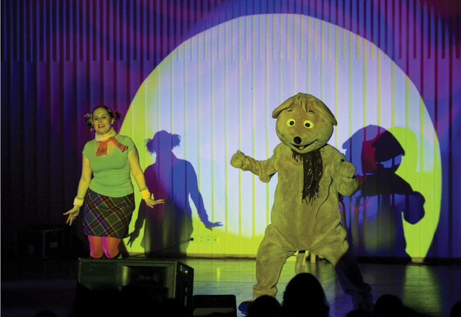 Hilarius-Hiiri ja Loru-Liisa
Lasten kulttuurikimara, Kouvola-talo, Kouvola 2008.
Avainsanat: Hilarius-Hiiri Loru-Liisa Kouvola-talo spottivalo varjot tanssia saparot satuhahmo pukeutunut