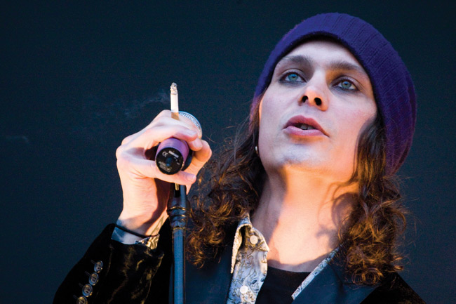 Ville Valo
.. ja pipo ja savuke.
Avainsanat: HIM love metalli Ankkarock Korso Vantaa Ville Valo pipo join me in death savuke tupakka