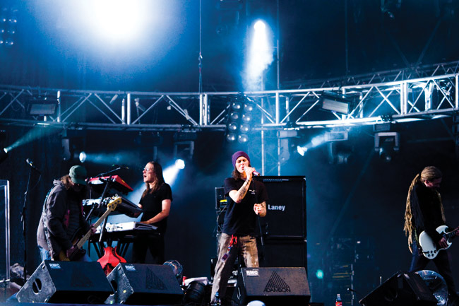 HIM
Ankkarock, Vantaa 2008.
Avainsanat: HIM love metalli Ankkarock Korso Vantaa Ville Valo Mikko Paananen Lindström Janne Puurtinen Mige Amour Lily Lazer Emerson Burton