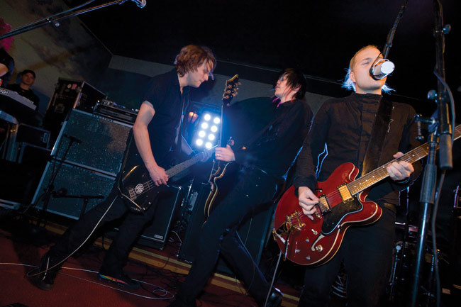 Iconcrash 09
Kesto-klubi, Kairo, Kotka 2009.
Avainsanat: Iconcrash Kesto-klubi Kotka Kairo Jaani Peuhu Matti Toivonen Riku-Niilo Mattila
