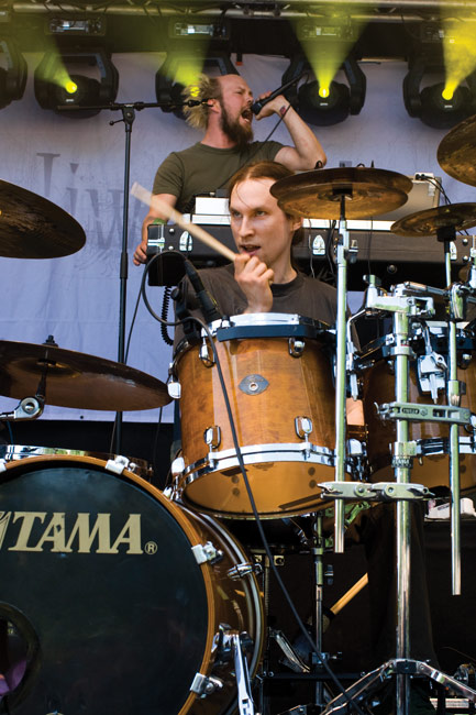 Eri suuntiin
T. Ruokonen & W. Hartonen
Avainsanat: Iiwanajulma Sauna open air metal festival rumpali T. Ruokonen W. Hartonen Tama rummut 