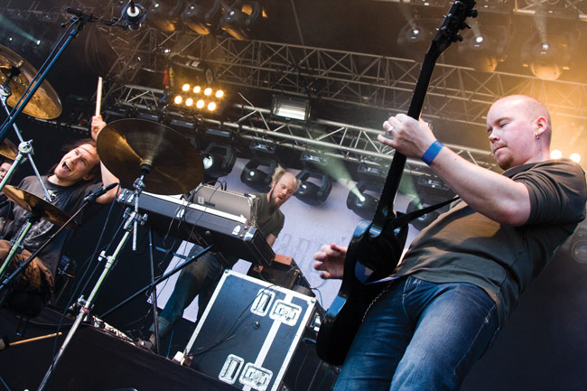 Tuhottu tila
Iiwanajulma, Tampere 2008.
Avainsanat: Iiwanajulma Sauna open air metal festival rumpali T. Ruokonen W. Hartonen Tama rummut J. Hartonen tuhottu tila Tuhottu tila
Iiwanajulma, Tampere 2008.
Avainsanat: Iiwanajulma Sauna open air metal festival rumpali T. Ruokonen W. Hartonen Tama rummut J. Hartonen tuhottu tila