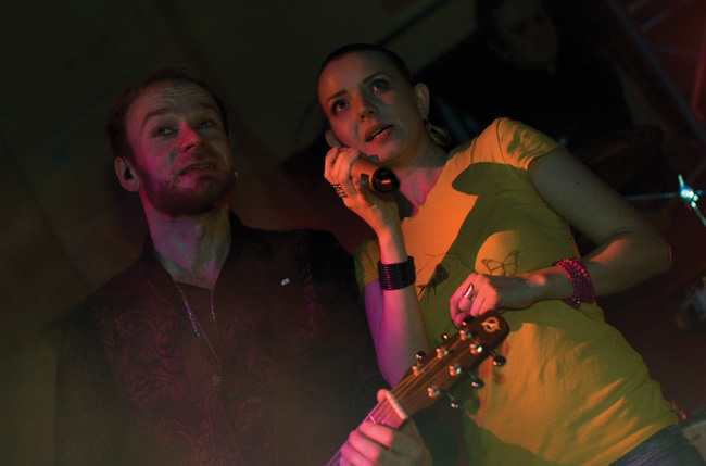 Karaoke-harjoitus
Ilkka ja yllätystähti
Avainsanat: Ilkka Alanko Kotka Amarillo karaoke tyttö nainen