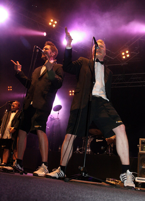 Show must go on
Jean S. Kotkan Meripäivillä 2005.
Avainsanat: Jean S. Kotkan Meripäivät laajakulma jalat sortsit lattia lava Timo Antti