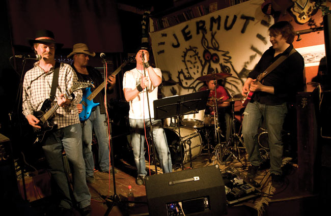 Jermut 2009
Avainsanat: Jermut Jaakko V Kotka cover