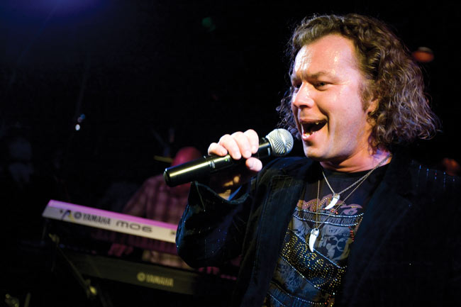 Jerry B
Mulligan's, Kouvola 2009.
Avainsanat: Jerry B Mulligan's Mulligans Kouvola uusi vuosi covershow