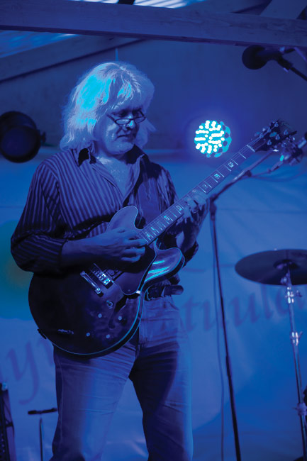 Blue (s)
Ari "Kankku" Kankaanpää
Avainsanat: JFK Segeli blues Ari Kankku Kankaanpää sininen Blue (s)
Ari "Kankku" Kankaanpää
Avainsanat: JFK Segeli blues Ari Kankku Kankaanpää sininen