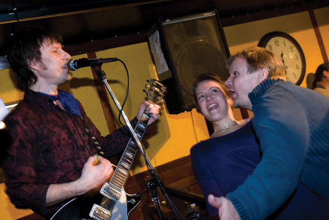 Kontaktia
Jiri Nikkinen, Mesikämmen, Kotka 2009.
Avainsanat: Jiri Nikkinen Clifters cover Mesikämmen Karhula Kotka Kontaktia
Jiri Nikkinen, Mesikämmen, Kotka 2009.
Avainsanat: Jiri Nikkinen Clifters cover Mesikämmen Karhula Kotka