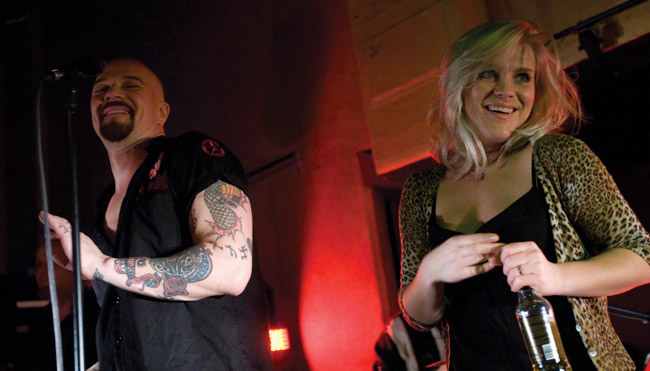 Leeviä
Jonna ja Leevi lauloivat Leevi & the Leavingsia...
Avainsanat: Jonna Kosonen Veeti Kallio Amarillo 20 vuotta Kotka Sokos Seurahuone Hurskaisen surmanajotivoli