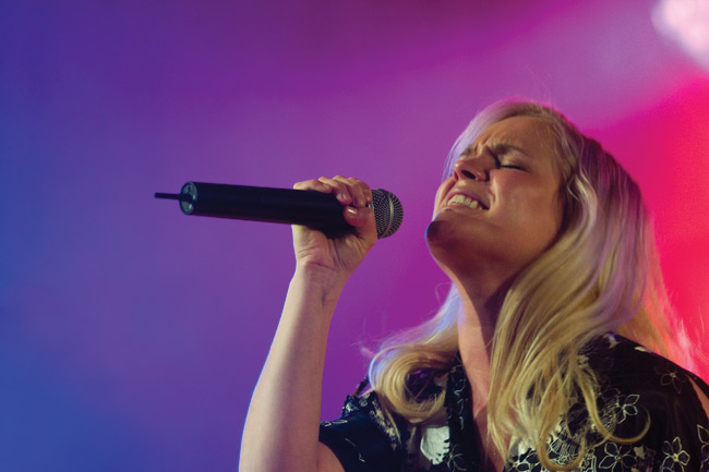 Tulkintaa
Jonna Kosonen, Yleisesä Saunassa, Kotka 2008.
Avainsanat: Jonna Kosonen Jonna's Problem Nylon Beat Yleisessä Saunassa Konserttitalo Kotkan kaunis seksikäs tulkita Tulkintaa
Jonna Kosonen, Yleisesä Saunassa, Kotka 2008.
Avainsanat: Jonna Kosonen Jonna's Problem Nylon Beat Yleisessä Saunassa Konserttitalo Kotkan kaunis seksikäs tulkita