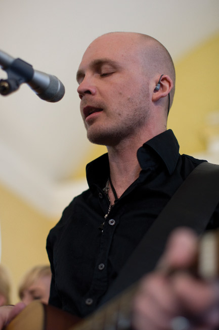 Juha Tapio herkistyttää
Kymin kirkko, Kotka 09
Avainsanat: Juha Tapio Toivon ja lohdun konsertti Kymin kirkko Kotka Juha Tapio herkistyttää
Kymin kirkko, Kotka 09
Avainsanat: Juha Tapio Toivon ja lohdun konsertti Kymin kirkko Kotka