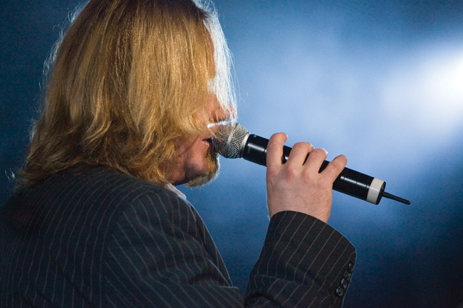 Jussi Hakulinen
Yön musiikillinen kivijalka kävi vetämässä syksyn 2007 konserttikiertueella neljä biisiä.
Avainsanat: Yö Valtakunta konserttikiertue Jussi Hakulinen biisintekijä säveltäjä sanoittaja joutsenlaulu Jussi Hakulinen
Yön musiikillinen kivijalka kävi vetämässä syksyn 2007 konserttikiertueella neljä biisiä.
Avainsanat: Yö Valtakunta konserttikiertue Jussi Hakulinen biisintekijä säveltäjä sanoittaja joutsenlaulu