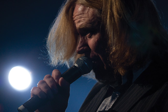"Sut sai itkemään..."
Jussi Hakulinen Yön konserttikiertueella, Valkeala 2007.
Avainsanat: Jussi Hakulinen Yö Joutsenlaulu lauluntekijä silhuetti musiikin opettaja Niin pienen hetken rakkaus on lumivalkoinen konserttikiertue