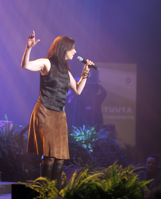 Kaija Kärkinen
Kaija Kärkinen, Ylen hyvät opettajat, Messuhalli, Helsinki 2006.
Avainsanat: Kaija Kärkinen ylen hyvät opettajat opettaja messuhalli Helsinki TV nahkahame käsi