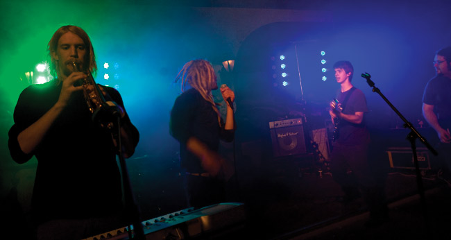 Kaikukasti 2009
Keesto-klubi, Kairo, Kotka 09
Avainsanat: Kaikukasti Kesto-klubi reggae Kairo Kotka Velimatti