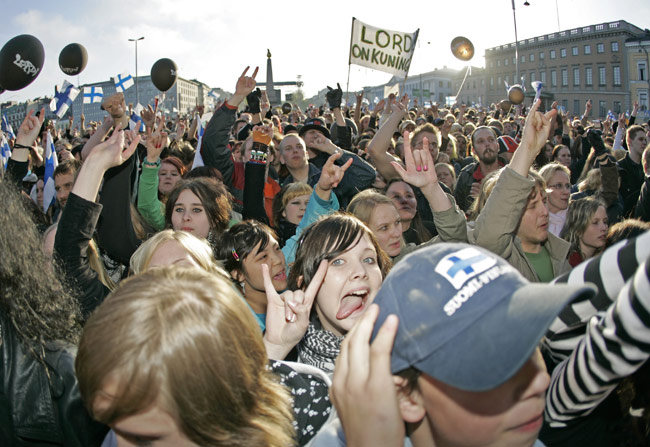 Lordi on kuningas
Ja muillakin oli aika kivaa, Kauppatori, Helsinki 2006.
Avainsanat: Kauppatori Helsinki kansanjuhla käsimerkki hevi lordi on kuningas yleisö väkijoukko kieli iloinen innokas tyttö Suomi lippu Lordi on kuningas
Ja muillakin oli aika kivaa, Kauppatori, Helsinki 2006.
Avainsanat: Kauppatori Helsinki kansanjuhla käsimerkki hevi lordi on kuningas yleisö väkijoukko kieli iloinen innokas tyttö Suomi lippu