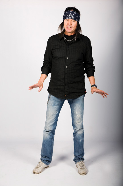 Ota iisisti
Kari Peitsamo 2008
Avainsanat: Kari Peitsamo studioposeeraus Kotka rock'n'rollin kuningas huivi ota iisisti