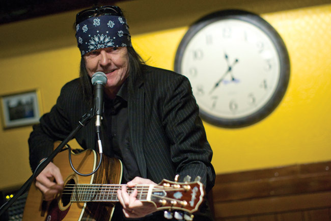 Kari "Mississippi woodoo mies" Peitsamo
Avainsanat: Kari Peitsamo Mesikämmen Kotka