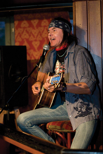 Live
Kari Peitsamo
Avainsanat: Kari Peitsamo huivi rock'n'roll minimalismi mississippi voodoo mies Mesikämmen Karhula Kotka soolona akustinen kitara