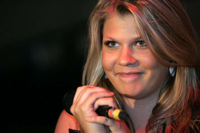Idoli
Avainsanat: Katri Ylander kaunis suloinen katse arvoituksellinen idols idoli sony bmg