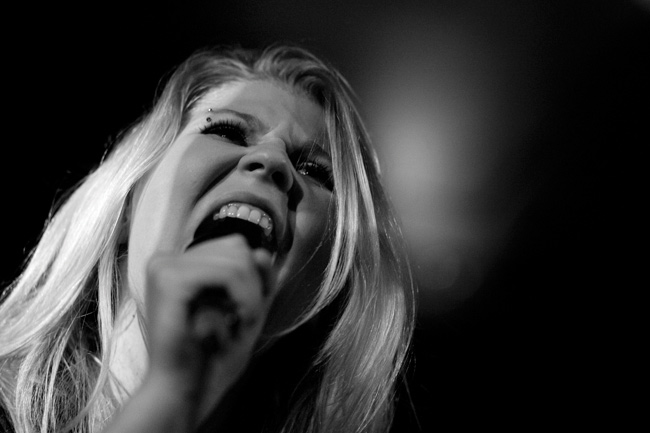 "Valehdellaan..."
Avainsanat: Katri Ylander Idols Lux nightclub täysillä tosissaan äreä suu auki mustavalkoinen "Valehdellaan..."
Avainsanat: Katri Ylander Idols Lux nightclub täysillä tosissaan äreä suu auki mustavalkoinen